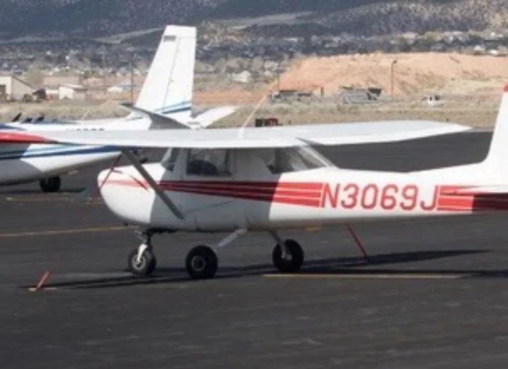 Small flight school aircraft