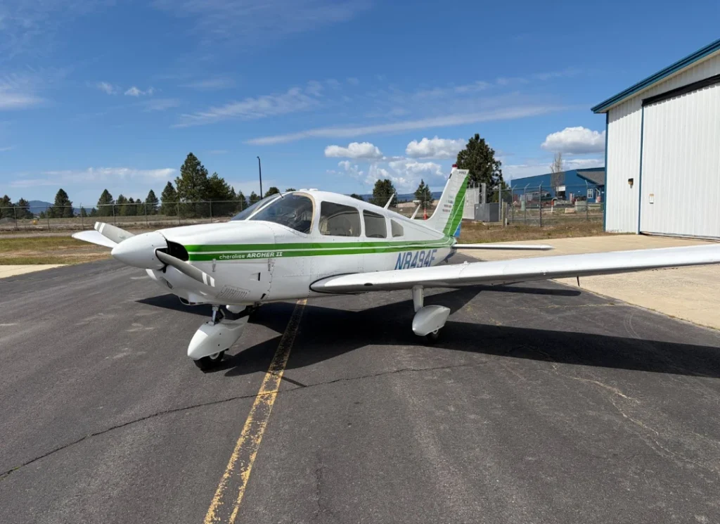 Piper airplane rental service